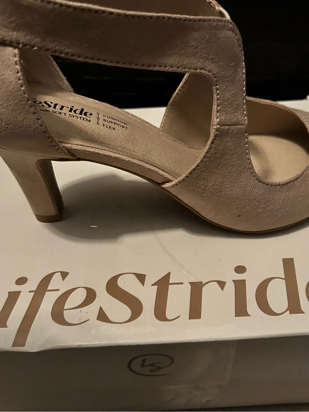 Life Stride Women's Taupe Suede Pointed-Toe Heel size 7 M